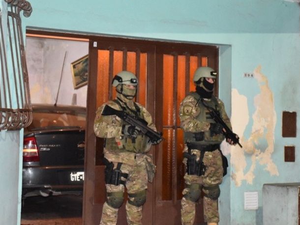 Rosario: treinta allanamientos y seis detenidos por crímenes y atentados