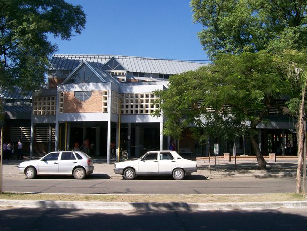 Es el único médico que atiende y lleva casi seis meses de guardia sin descanso