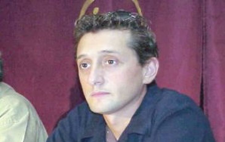 Apareció muerto un actor y cantante: investigan el ataque de un taxi boy
