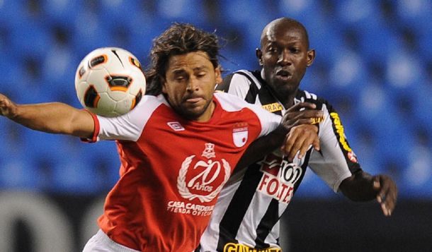 Somalía marcando al colombiano Gerardo Bedoya