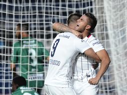 san lorenzo goleo a sarmiento y subio a la cima san lorenzo goleo a sarmiento y subio a la cima