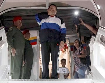 Hugo Chávez ya está en Cuba para su nueva operación
