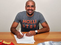 La Brujita, feliz con la firma del contrato La Brujita, feliz con la firma del contrato