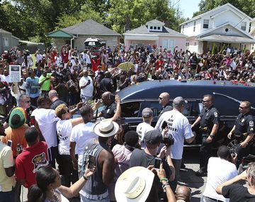 Una multitud despidió los restos de Muhammad Alí