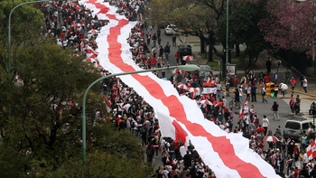 ¿no era de river? la bandera mas larga es india ¿no era de river? la bandera mas larga es india