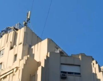 Incendio en un edificio frente a Plaza Lavalle.