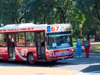 Se activ&oacute; el protocolo de coronavirus por una pasajera con s&iacute;ntomas dentro de un colectivo