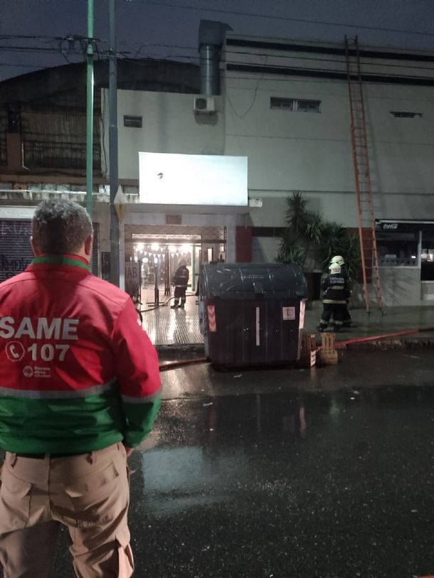 Incendio en un conocido restaurante de Parque Chacabuco
