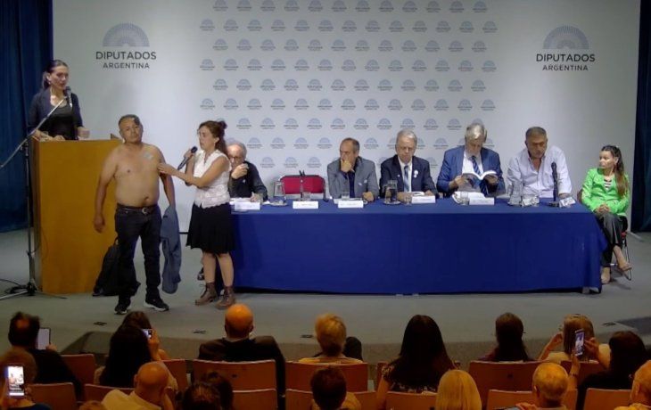 El acto antivacunas en Diputados.