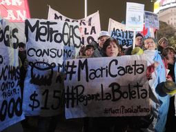 fue masivo el primer cacerolazo contra el gobierno de mauricio macri y el tarifazo fue masivo el primer cacerolazo contra el gobierno de mauricio macri y el tarifazo