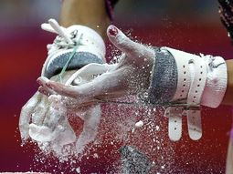 La gimnasta venezolana Jessica López antes de su ejercicio en las barras asimetricas La gimnasta venezolana Jessica López antes de su ejercicio en las barras asimetricas
