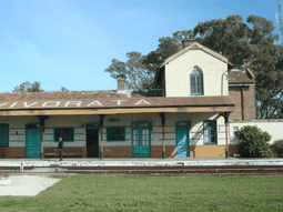 Se ubica en el partido de Mar Chiquita y posee construcciones tétricas que atrapan a los turistas. Se ubica en el partido de Mar Chiquita y posee construcciones tétricas que atrapan a los turistas.