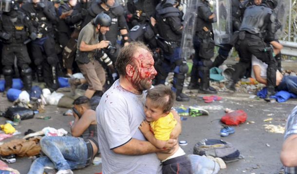 Hungría reprimió violentamente a cientos de refugiados en la frontera con Serbia