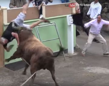 Filmaba una corrida de toros y terminó mal