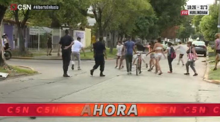 Cocaína adulterada: incidentes entre policías y un grupo de jóvenes frente al Hospital de Hurlingham
