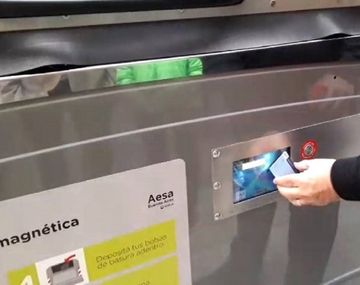 Instalaron contenedores inteligentes sobre Corrientes y los cartoneros harán una protesta