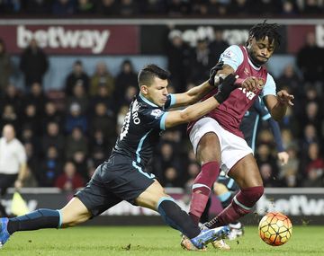 El Kun Agüero hizo dos goles y salvó al City
