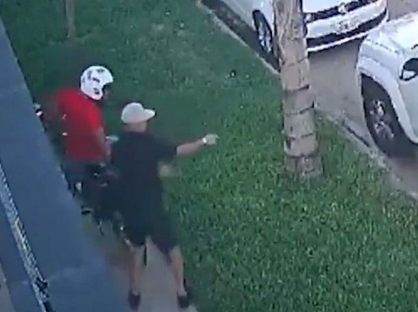 Video: motochorros le dispararon a quemarropa para robarle pero fallaron
