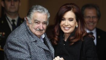 cristina recibe a mujica por la ampliacion de la produccion de botnia cristina recibe a mujica por la ampliacion de la produccion de botnia