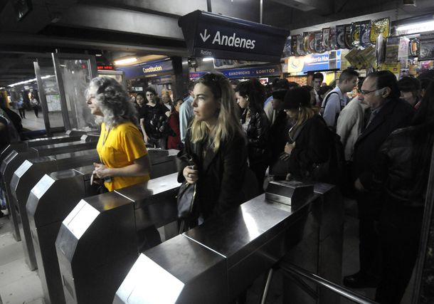 ¿Quiénes podrán viajar en subte gratis o con abonos más económicos?