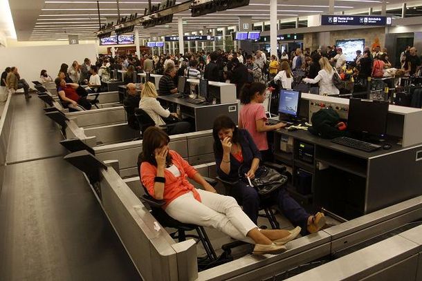 Trabajadores aeronáuticos amenazan con ir a un paro