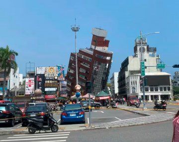 Terremoto en Taiwán: el impactante momento en que se derrumba un edificio