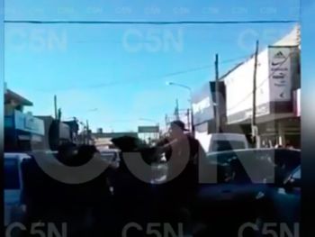 Día de furia: lo chocaron, le pegó a una mujer y armó una batalla campal