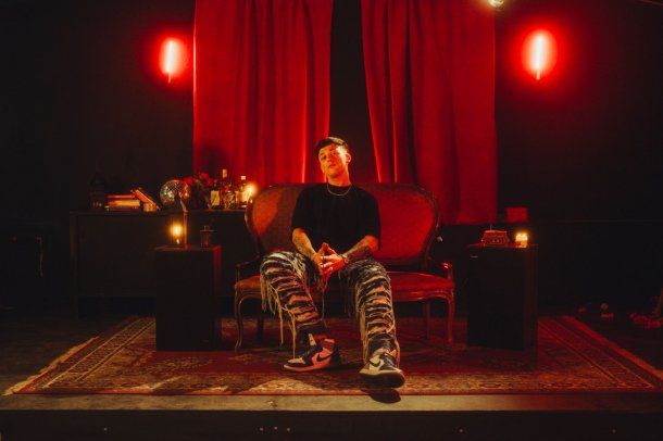 Diego Llamazares presentó su nueva canción Pa que entre en calor