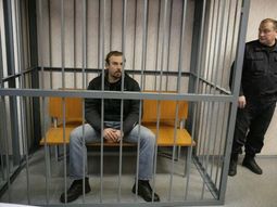 dan dos meses de carcel a 11 activistas de greenpeace dan dos meses de carcel a 11 activistas de greenpeace