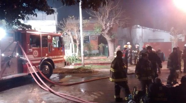 Un incendio afectó a un depósito en Quilmes