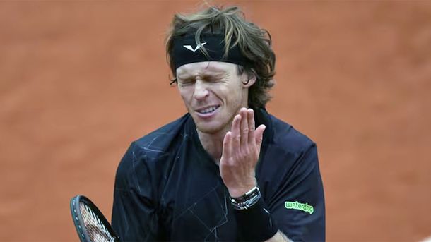 La furia de Andrey Rublev en Rolland Garros.