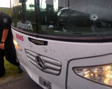 Balearon a un micro que llevaba hinchas de Unión a Brasil