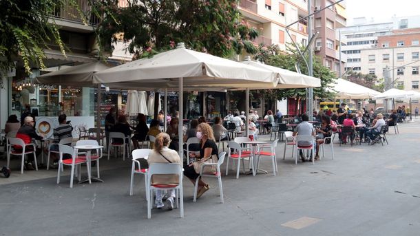 España: cierran bares y restaurantes en Cataluña por la segunda ola de coronavirus