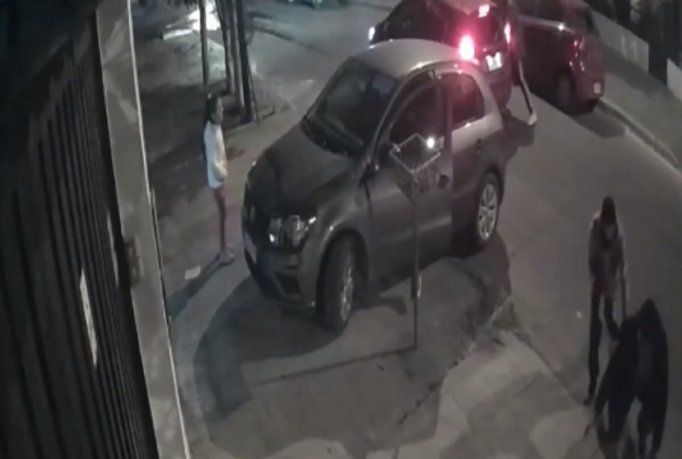 VIDEO: Una nena de 7 años quedó en medio de un violento robo