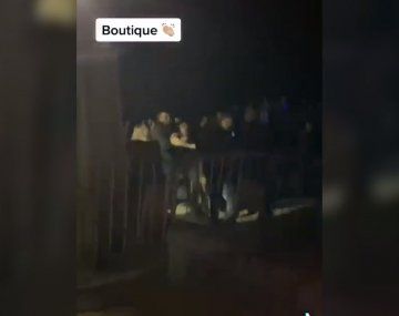 Video: patovicas golpearon brutalmente a dos jóvenes a la salida de un boliche en Pinamar