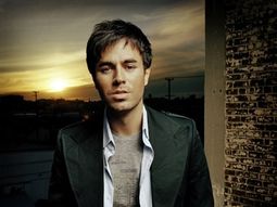 Enrique-iglesias-sad-eyes