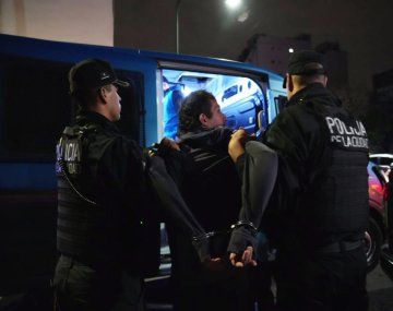 Allanaron casas tomadas en Villa Urquiza: secuestraron drogas y réplicas de armas