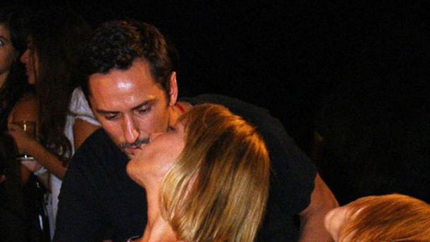 Cecilia Roth, a los besos con otro