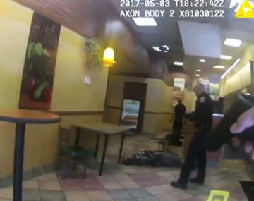 Un policía mató a un hombre en un restaurante de Estados Unidos