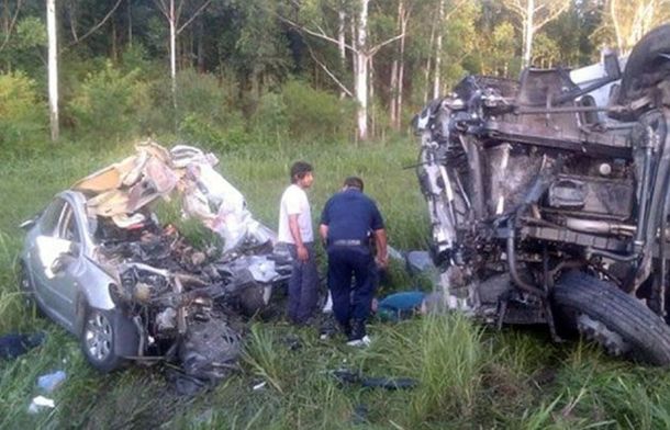 Se mató una familia completa en un trágico choque frontal en Salta