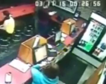 Fueron arrollados por una camioneta mientras comían en una pizzería de Oakland