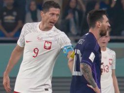 ¿Te conozco? El cruce Messi-Lewandowski en el final del partido