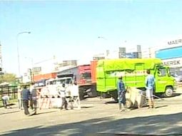 corte en villa 31 por un camion al que le impidieron ingresar corte en villa 31 por un camion al que le impidieron ingresar