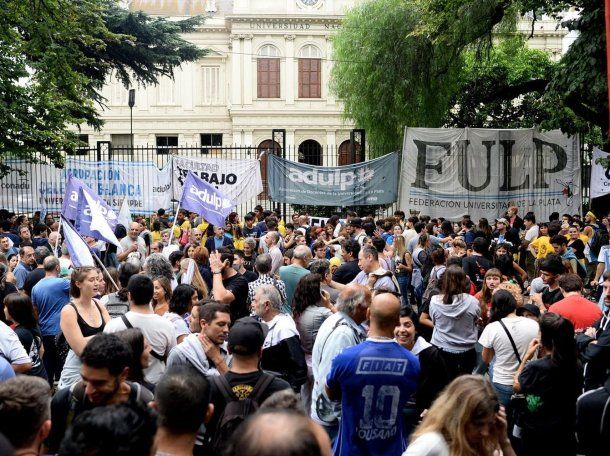 Aluvión estudiantil en Constitución por la nueva Marcha Federal Universitaria