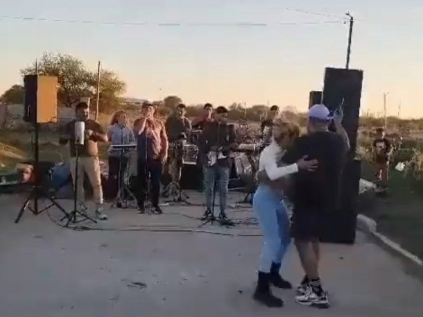 Video: baile y tiros durante un festejo en el barrio Emerenciano de Chaco