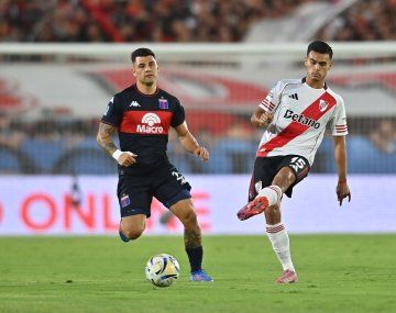 Tigre goleó y humilló a River en un Monumental que terminó en llamas