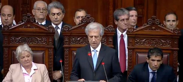 En su asunción, Tabaré Vázquez destacó los 30 años ininterrumpidos de democracia en Uruguay