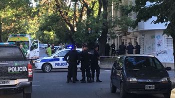 tension en la plata: un hombre mantuvo de rehen a un amigo durante tres horas tension en la plata: un hombre mantuvo de rehen a un amigo durante tres horas