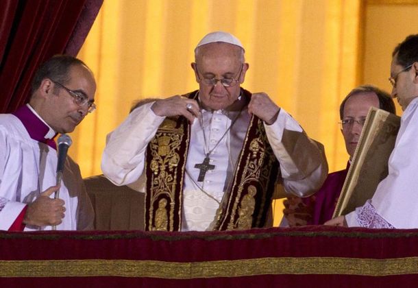 El Papa habló con una radio comunitaria y destacó el trabajo de los curas villeros