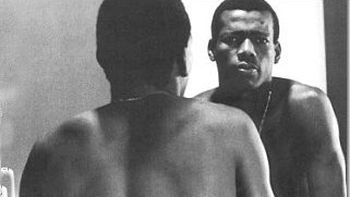 el tino asprilla, como un angel negro se desnudo en revista colombiana el tino asprilla, como un angel negro se desnudo en revista colombiana